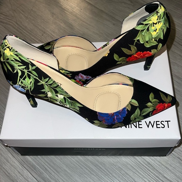 New in box Nine West floral pump 8.5 - Picture 1 of 4